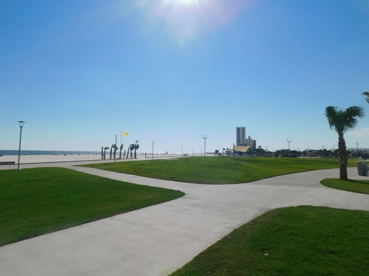 Budget Friendly Condo Perfect For A Romantic Getaway Within Walking Distance To The Beach! Gulf Shores Exteriér fotografie