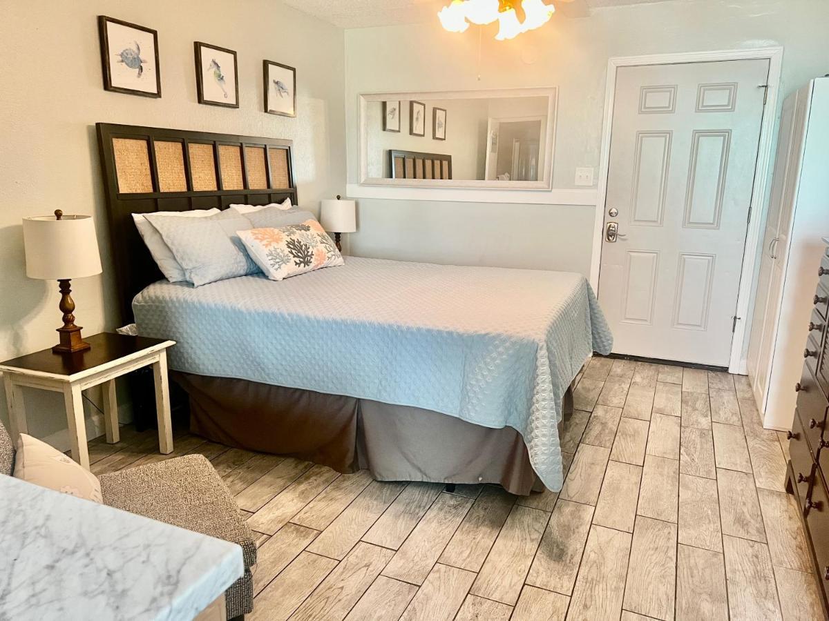 Budget Friendly Condo Perfect For A Romantic Getaway Within Walking Distance To The Beach! Gulf Shores Exteriér fotografie