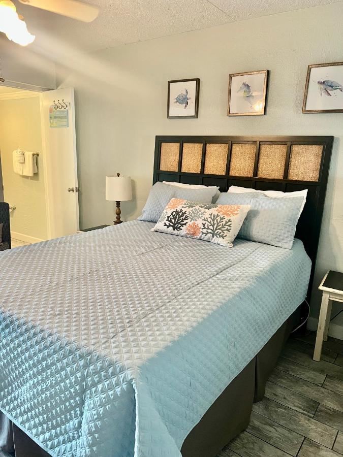 Budget Friendly Condo Perfect For A Romantic Getaway Within Walking Distance To The Beach! Gulf Shores Exteriér fotografie