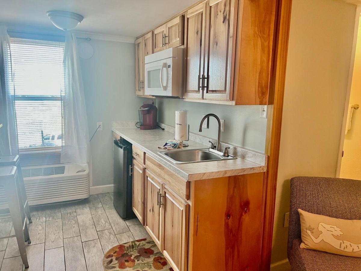 Budget Friendly Condo Perfect For A Romantic Getaway Within Walking Distance To The Beach! Gulf Shores Exteriér fotografie