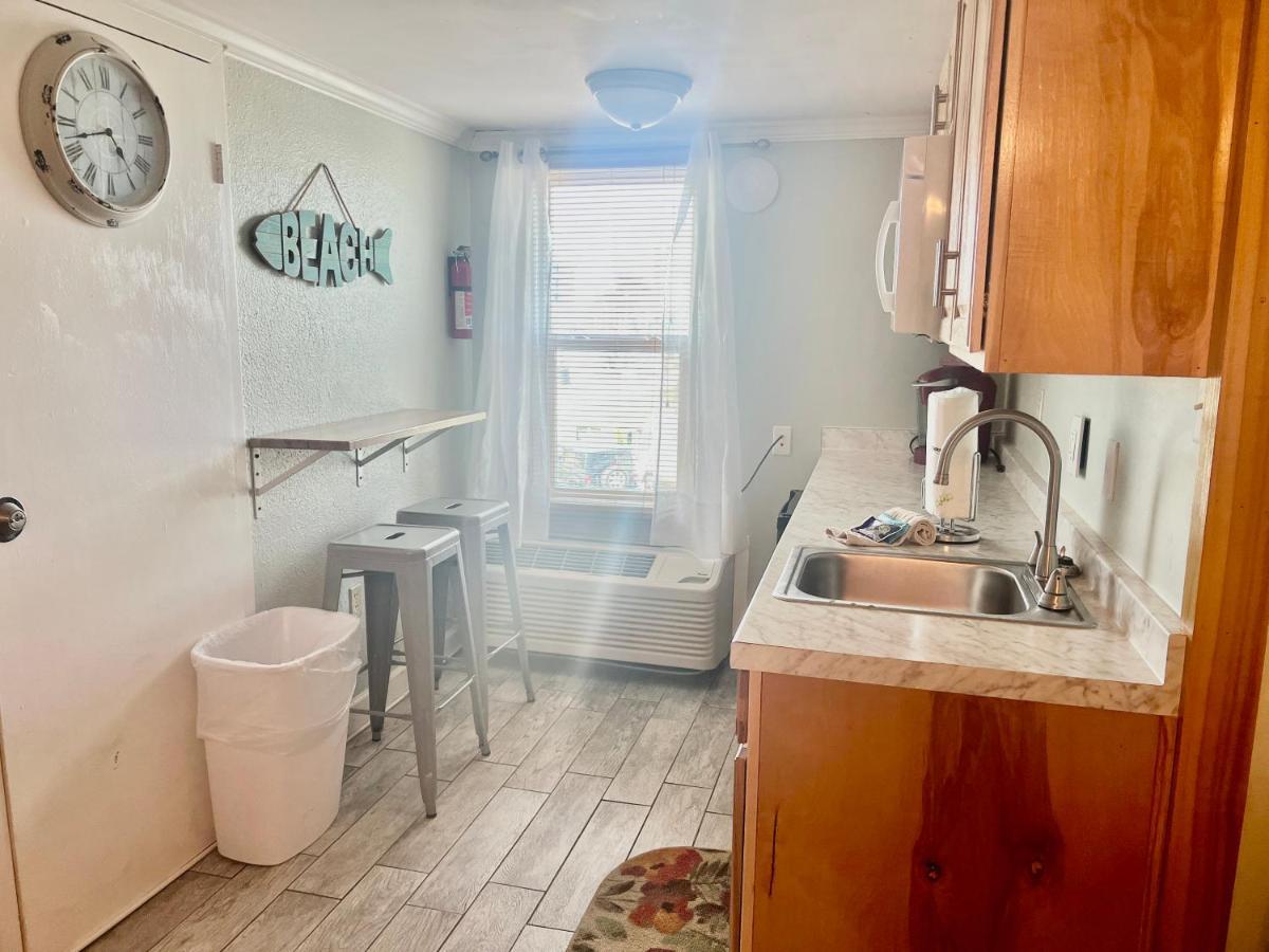 Budget Friendly Condo Perfect For A Romantic Getaway Within Walking Distance To The Beach! Gulf Shores Exteriér fotografie